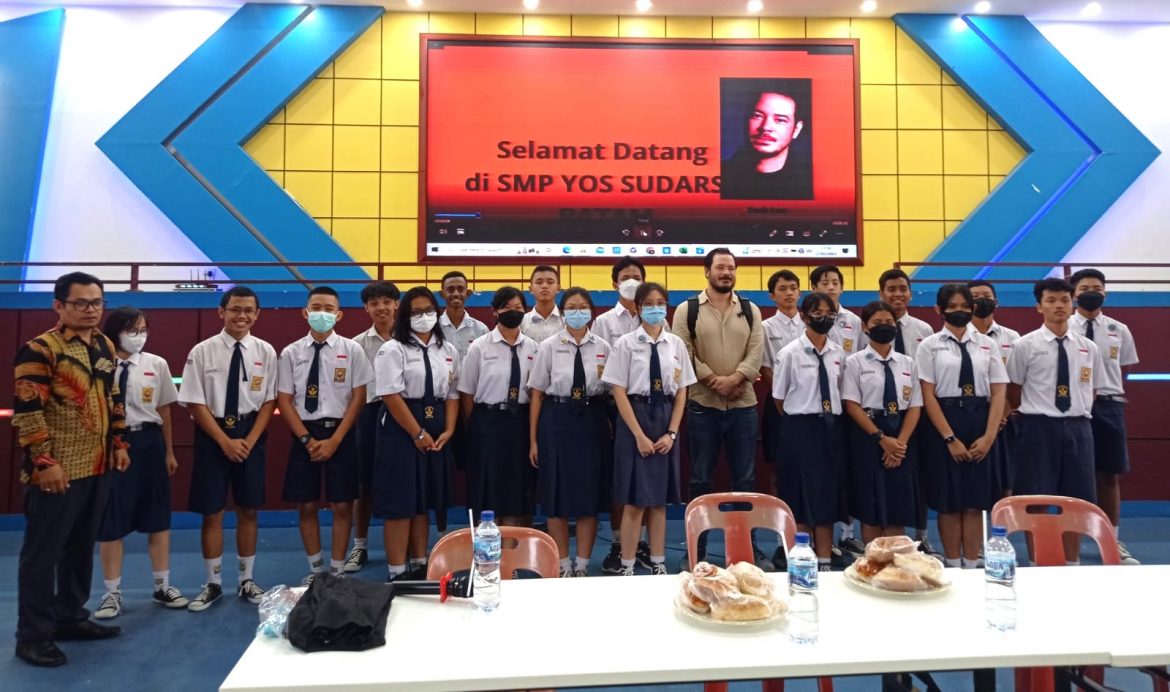 Zacki ke SMP Yos Sudarso 1cov