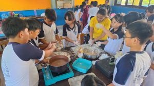 Suasana Memasak Bersama Orangtua