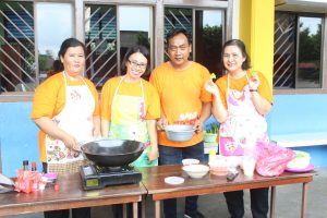 Lomba memasak antar guru