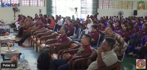Peserta serius mendengarkan materi