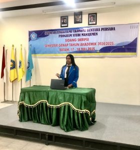 Yesi ketika menyampaikan presentasi