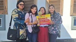 Juara kedua bidang Menulis Cerita